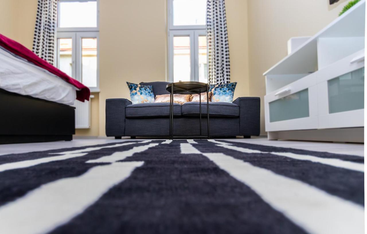 Radiant Premium - Fuenfhaus * Viena