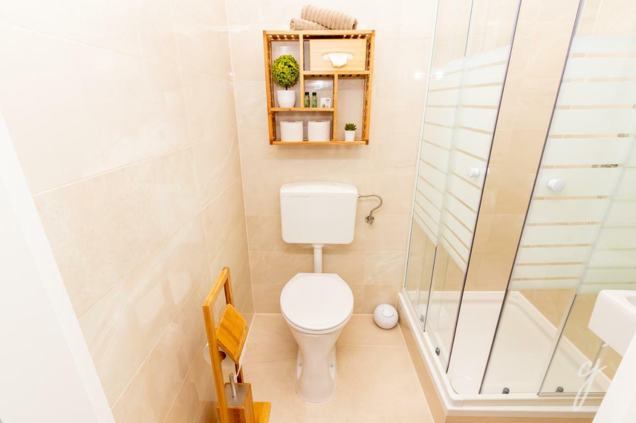 Radiant Premium - Fuenfhaus Apartamento